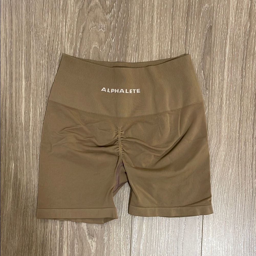 Alphalete Amplify Shorts in Chai size S